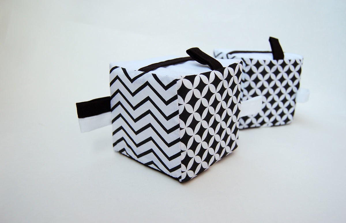 MyMoo Cube de préhension Busy cube - Noir et blanc