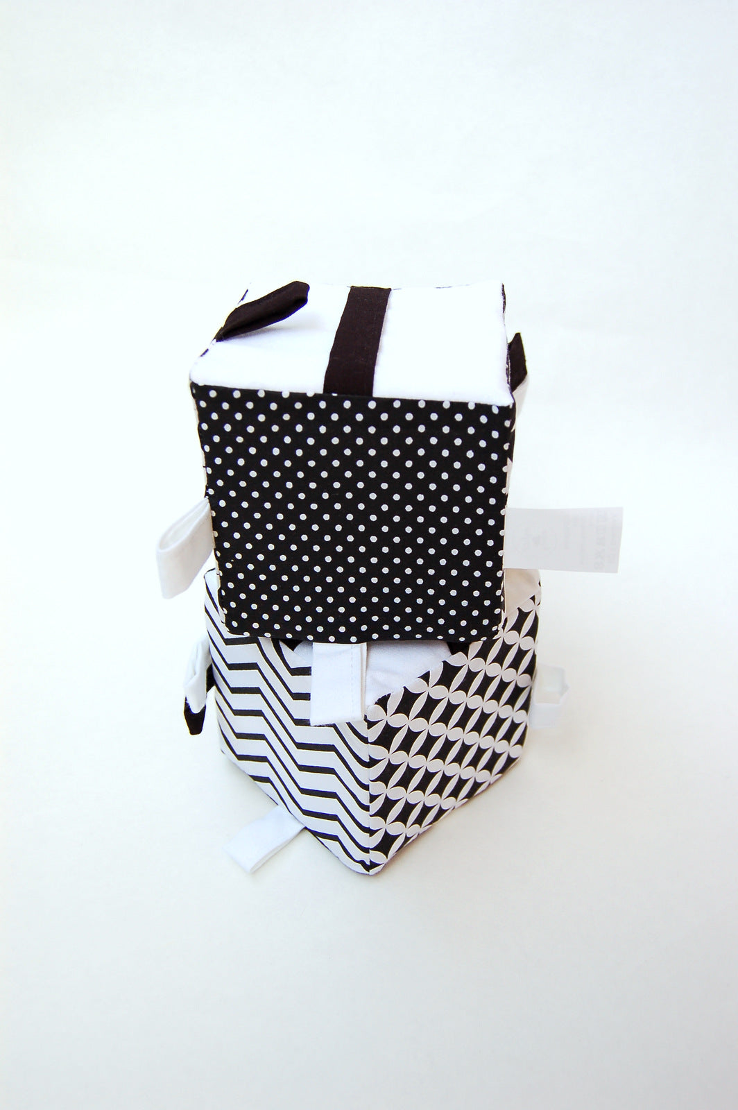 MyMoo Cube de préhension Busy cube - Noir et blanc