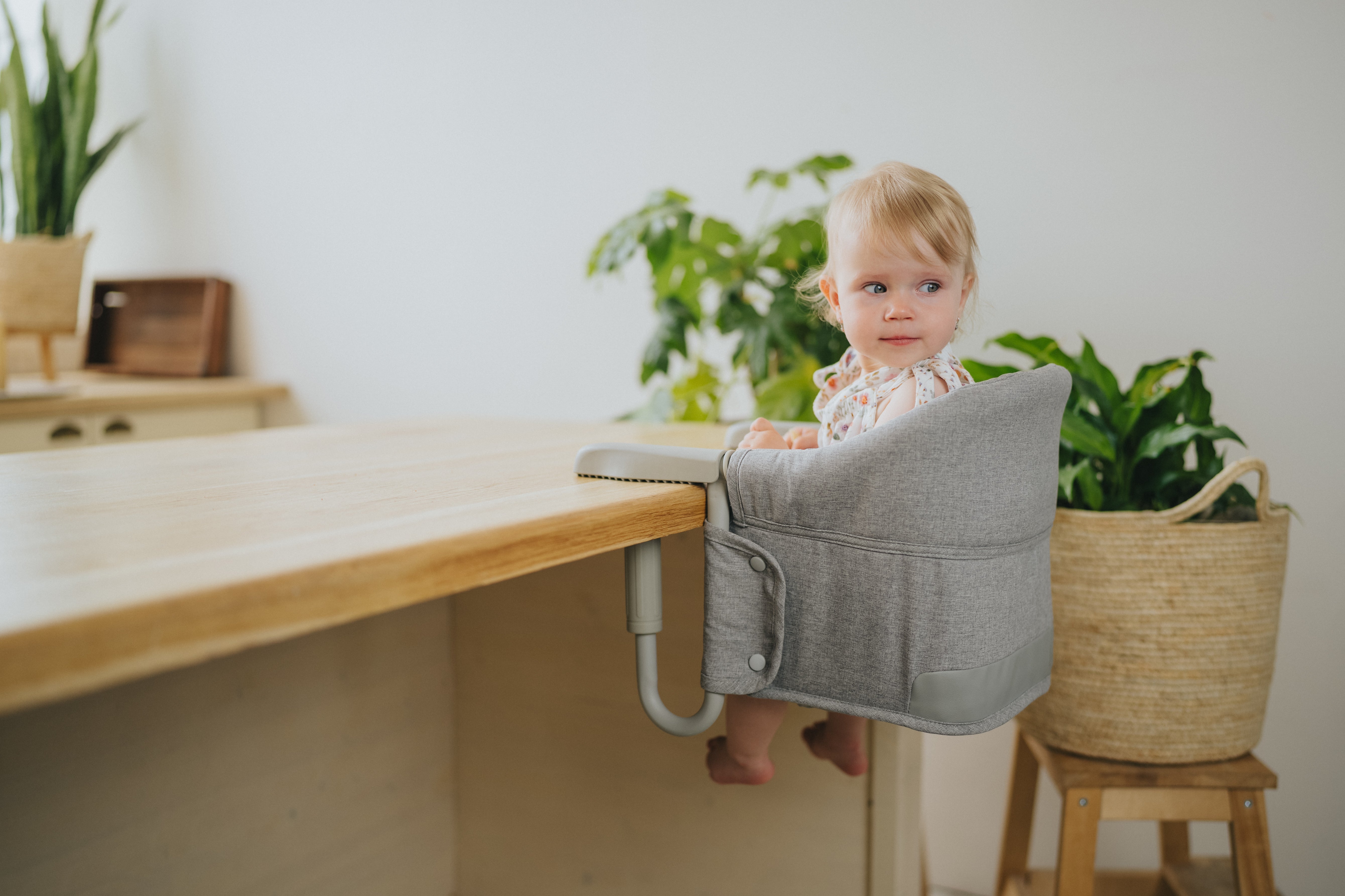 Chaise haute de voyage Monkey Mum® - grise