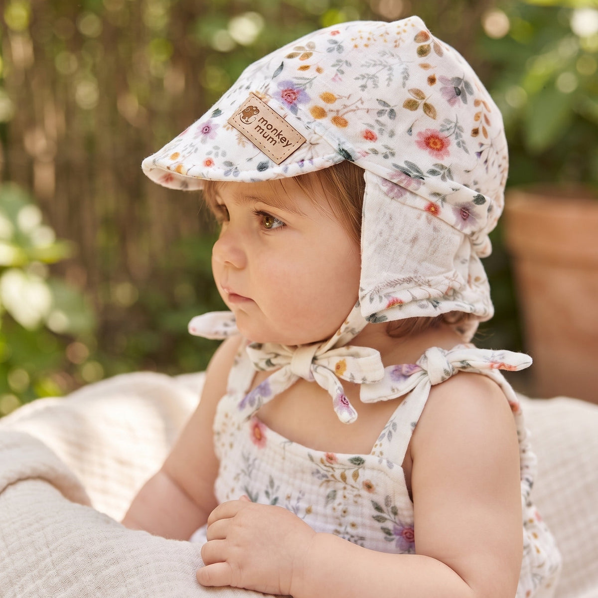 Foulard en mousseline avec visière Monkey Mum® - Prairie fleurie