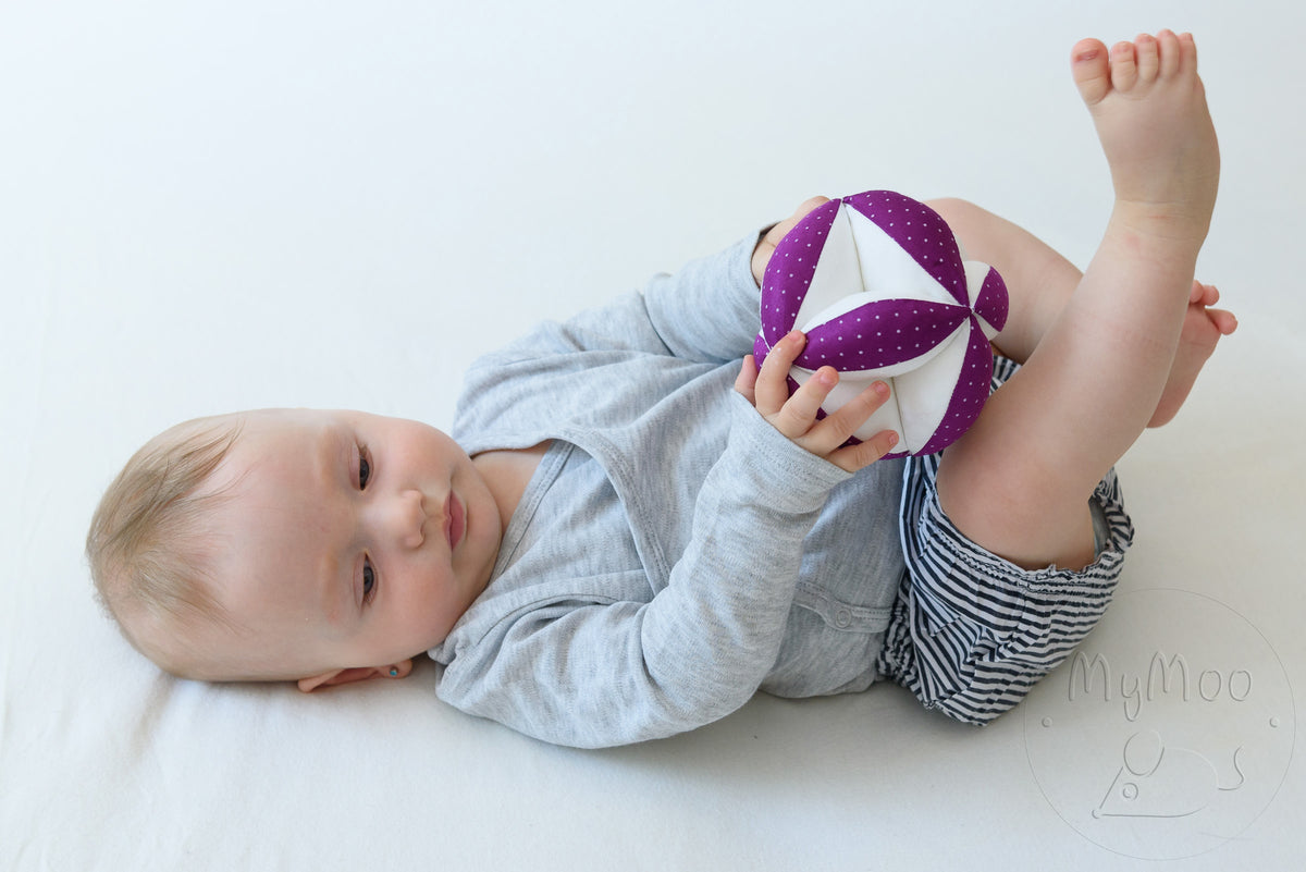 MyMoo Balle de préhension Montessori - Pois/rose
