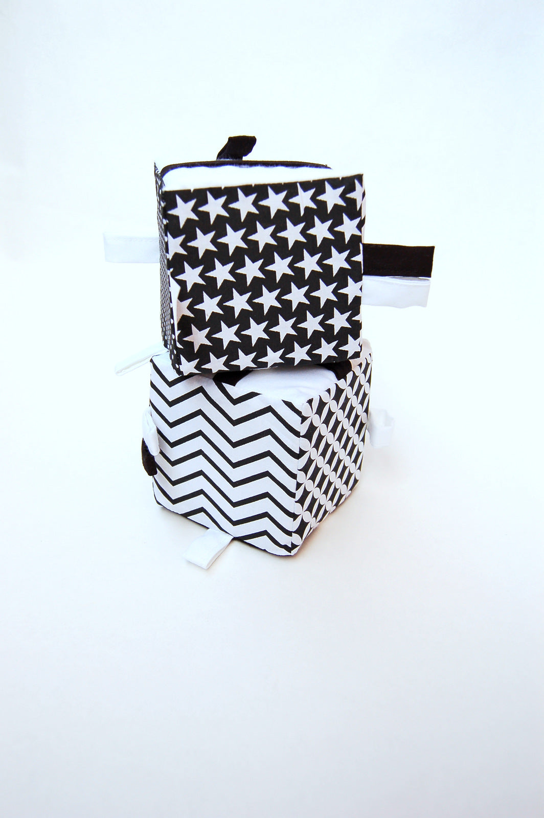 MyMoo Cube de préhension Busy cube - Noir et blanc